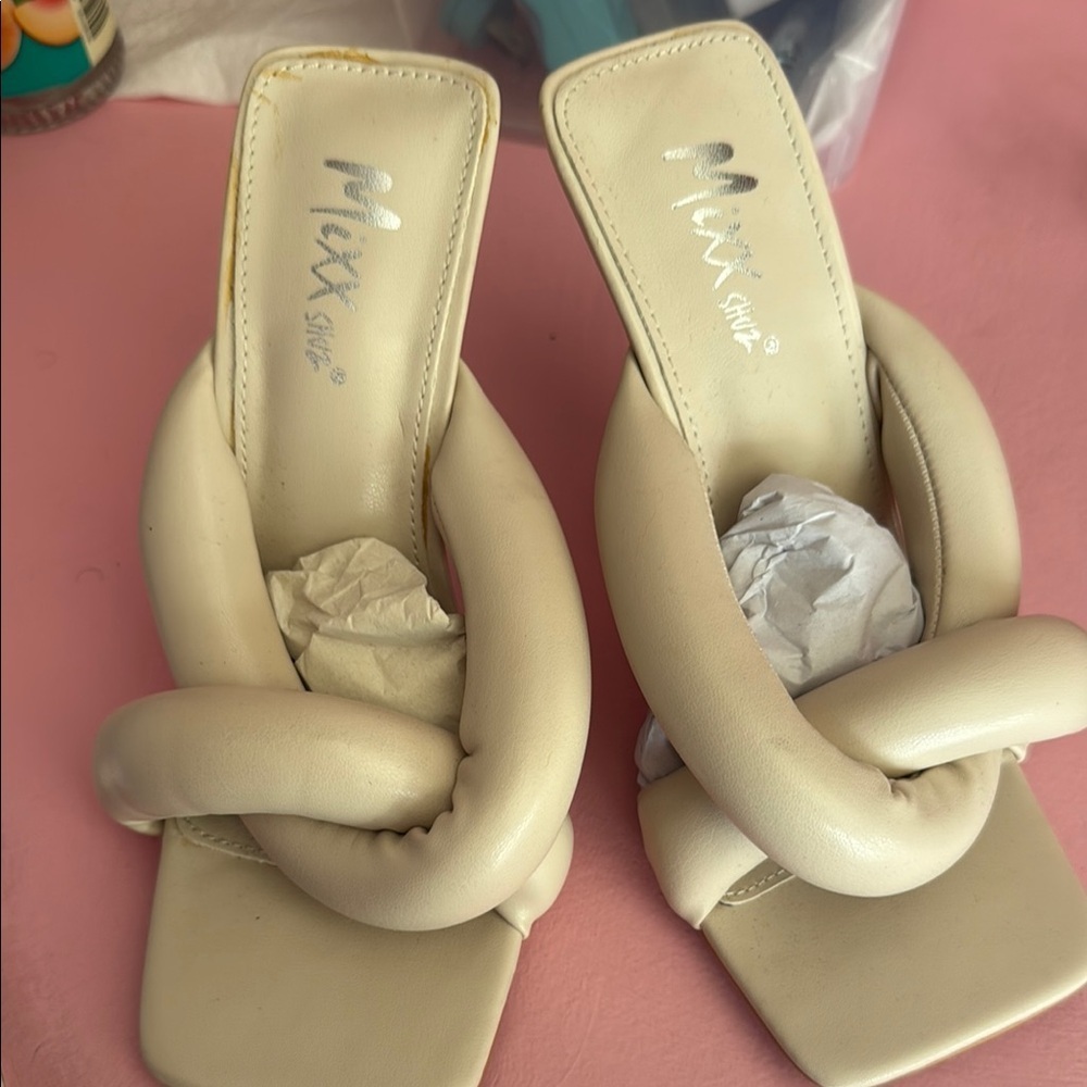 Beige Women's Shoes - Picture 4 of 8